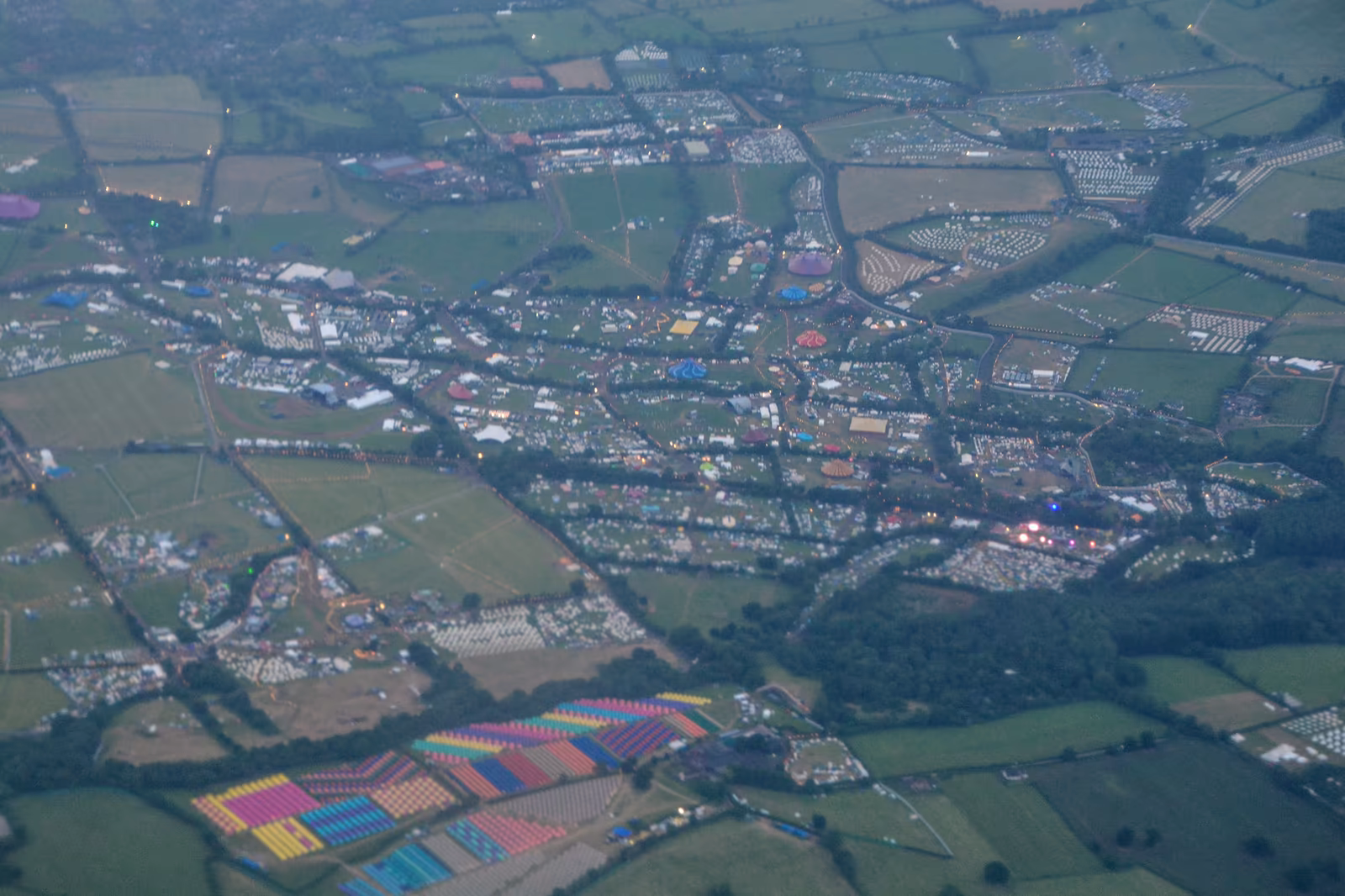Glastonburyn vuoden 2027 liput myytiin loppuun 42 minuutissa